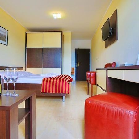 Apartman Studio Lux S Terasou Harmony V Thermal Parku Besenova S Vyhladom Na Bazeny エクステリア 写真