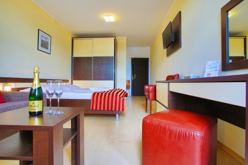 Apartman Studio Lux S Terasou Harmony V Thermal Parku Besenova S Vyhladom Na Bazeny エクステリア 写真